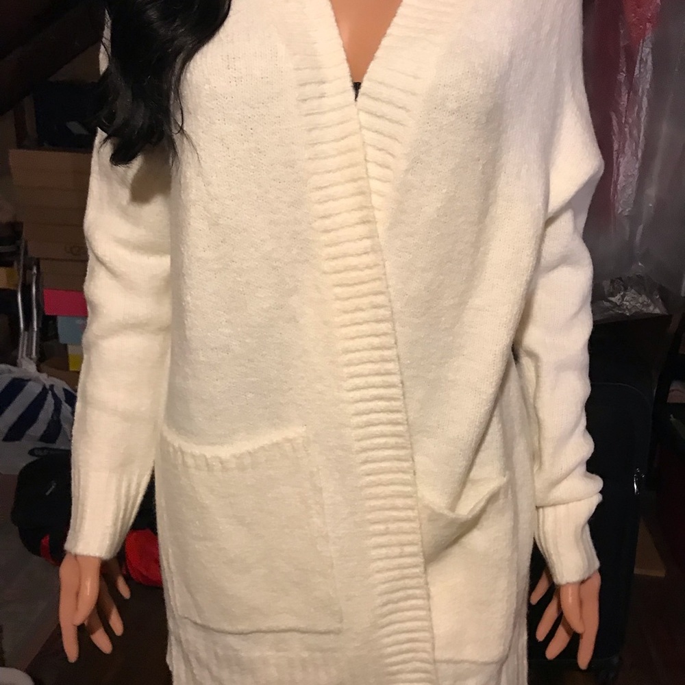 Women’s Forever 21 Cream Cardigan Size M